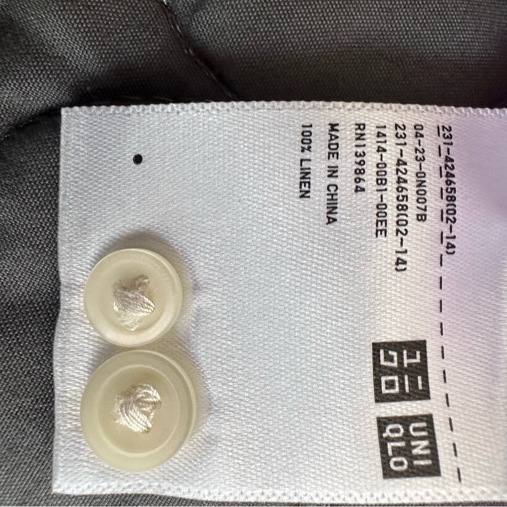 Uniqlo  Soft Pink Button Down Shirt - Picture 6 of 6
